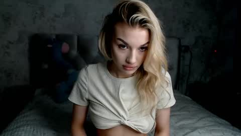 ellamilla online show from April 28, 2026, 2:55 pm
