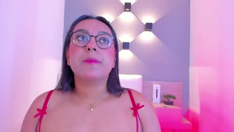 Snapshot of ellamontoya chatting on January 13, 2025, 4:39 am Ella online show from January 13, 2025, 4:39 am