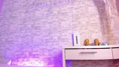 Snapshot of ellamontoya chatting on February 20, 2025, 10:59 am Ella online show from February 20, 2025, 10:59 am