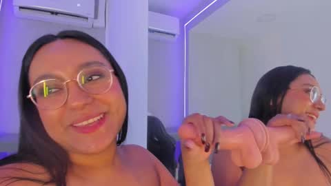 Snapshot of ellamontoya chatting on February 23, 2025, 12:48 pm Ella online show from February 23, 2025, 12:48 pm