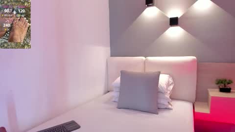 Snapshot of ellamontoya chatting on October 28, 2025, 12:19 pm Ella online show from October 28, 2025, 12:19 pm