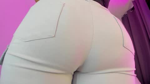 Snapshot of ellamontoya chatting on November 21, 2025, 10:36 am Ella online show from November 21, 2025, 10:36 am