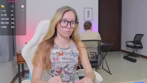 Snapshot of ellcrys chatting on October 9, 2025, 1:14 am im Elsa lets go Subscribe to my OF and Youtube -35 online show from October 9, 2025, 1:14 am