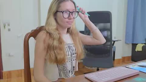 Snapshot of ellcrys chatting on October 13, 2025, 10:43 pm im Elsa lets go Subscribe to my OF and Youtube -35 online show from October 13, 2025, 10:43 pm