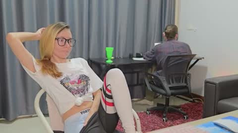 Snapshot of ellcrys chatting on October 20, 2025, 10:21 pm im Elsa lets go Subscribe to my OF and Youtube -35 online show from October 20, 2025, 10:21 pm