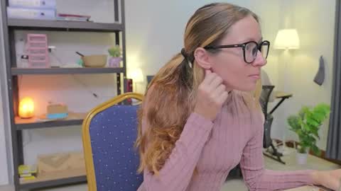 Snapshot of ellcrys chatting on November 10, 2025, 10:09 pm im Elsa lets go Subscribe to my OF and Youtube -35 online show from November 10, 2025, 10:09 pm