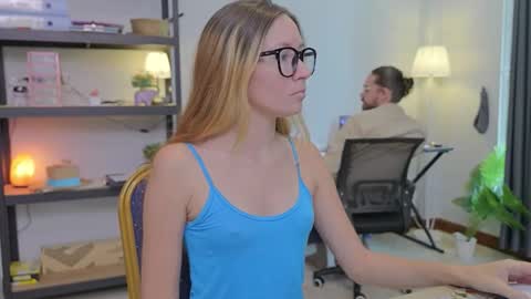 Snapshot of ellcrys chatting on November 26, 2025, 1:39 am im Elsa lets go Subscribe to my OF and Youtube -35 online show from November 26, 2025, 1:39 am