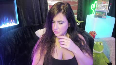 ELLE online show from February 5, 2025, 4:47 pm