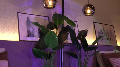 Elle Diane online show from March 6, 2025, 3:57 am