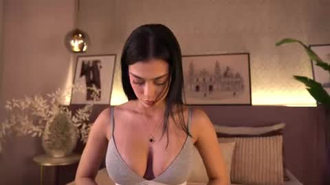 Snapshot of ellediane chatting on June 11, 2026, 10:41 pm Elle Diane online show from June 11, 2026, 10:41 pm