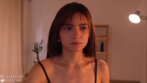 Snapshot of ellelure_ chatting on February 1, 2025, 9:51 pm Linda Restrepo online show from February 1, 2025, 9:51 pm