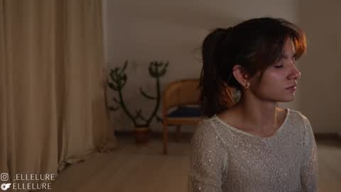 Snapshot of ellelure_ chatting on February 6, 2025, 2:44 am Linda Restrepo online show from February 6, 2025, 2:44 am