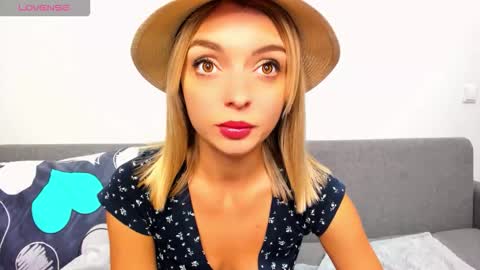 ellen_flow online show from October 1, 2025, 8:37 pm