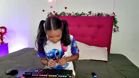 ellie_cute7 online show from May 19, 2026, 7:09 pm
