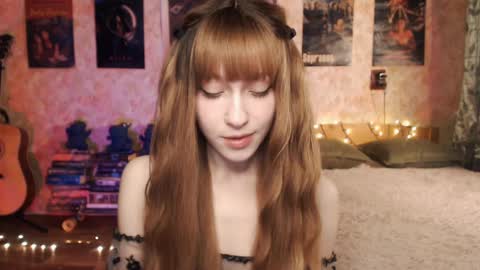 Snapshot of ellie_friendly chatting on December 15, 2024, 12:18 am ellie_friendly online show from December 15, 2024, 12:18 am