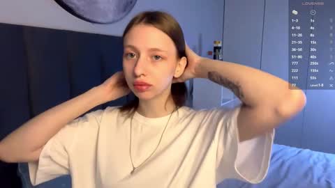 Snapshot of ellie_hollow chatting on September 25, 2025, 7:01 am Ellie online show from September 25, 2025, 7:01 am