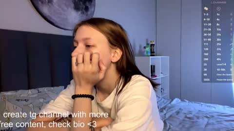 Snapshot of ellie_hollow chatting on November 2, 2025, 7:00 am Ellie online show from November 2, 2025, 7:00 am