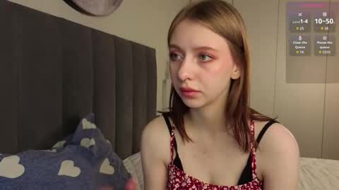 Snapshot of ellie_hollow chatting on November 19, 2025, 7:19 am Ellie online show from November 19, 2025, 7:19 am