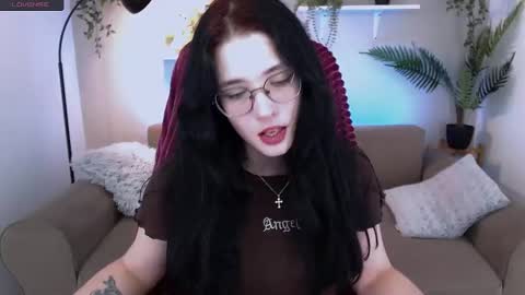 ellie_magic online show from March 4, 2025, 1:17 pm