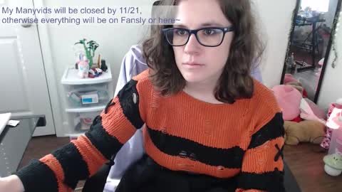 Snapshot of elliecharmful chatting on November 18, 2025, 9:30 pm Ellie Charmful online show from November 18, 2025, 9:30 pm