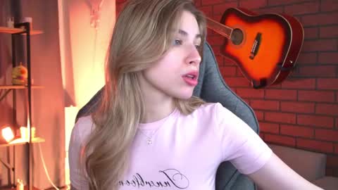 Snapshot of elliecutes chatting on May 2, 2026, 9:03 am elliecutes online show from May 2, 2026, 9:03 am