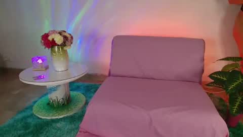 Snapshot of elliee1 chatting on March 4, 2025, 12:22 pm elliee1 online show from March 4, 2025, 12:22 pm