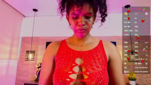elliee_alves online show from May 4, 2026, 6:26 pm