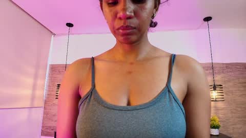 Snapshot of elliee_alves chatting on June 1, 2026, 5:58 pm elliee_alves online show from June 1, 2026, 5:58 pm