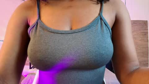 Snapshot of elliee_alves chatting on June 5, 2026, 5:51 pm elliee_alves online show from June 5, 2026, 5:51 pm