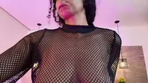 Snapshot of elliee_alves chatting on July 28, 2026, 3:21 pm elliee_alves online show from July 28, 2026, 3:21 pm
