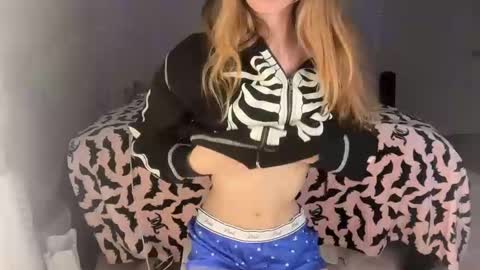 Snapshot of ellieluvs chatting on October 23, 2025, 2:55 am ellie online show from October 23, 2025, 2:55 am