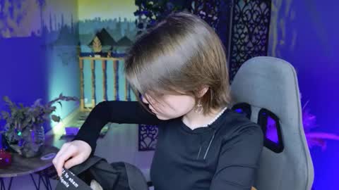 Snapshot of elliemurler chatting on October 13, 2025, 1:00 pm elliemurler online show from October 13, 2025, 1:00 pm