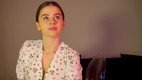 Snapshot of elliephant_ chatting on December 14, 2024, 10:45 am just Emily online show from December 14, 2024, 10:45 am