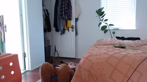 Ellie Rowyn online show from December 22, 2025, 8:39 pm