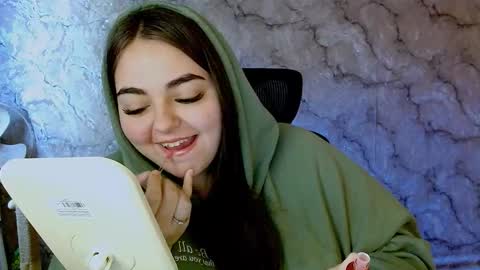 Ellie online show from September 25, 2025, 6:50 am