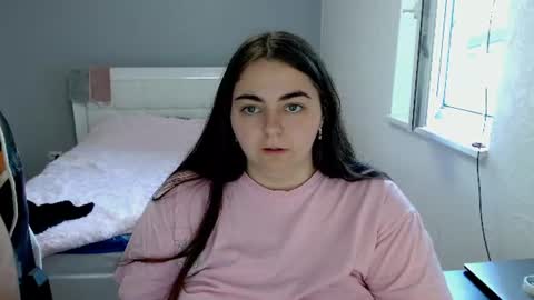 Snapshot of ellies_8 chatting on June 8, 2026, 8:37 am Ellie online show from June 8, 2026, 8:37 am