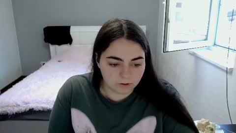 Snapshot of ellies_8 chatting on June 19, 2026, 9:35 am Ellie online show from June 19, 2026, 9:35 am