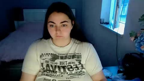 Snapshot of ellies_8 chatting on July 22, 2026, 3:31 am Ellie online show from July 22, 2026, 3:31 am