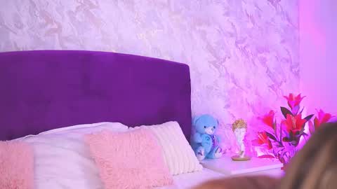 EllinaNuria online show from February 12, 2026, 5:13 am