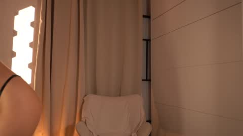 Caroline-ellin online show from December 3, 2025, 5:11 pm