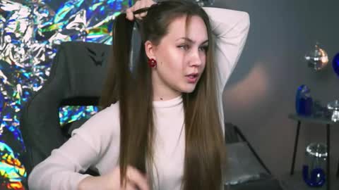 Elin online show from April 28, 2026, 5:23 am
