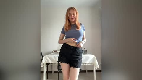 Snapshot of elliora chatting on July 22, 2026, 10:29 am Elly online show from July 22, 2026, 10:29 am