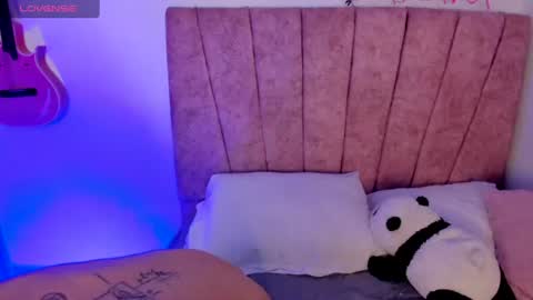 elliot_flame1 online show from August 9, 2026, 3:23 am