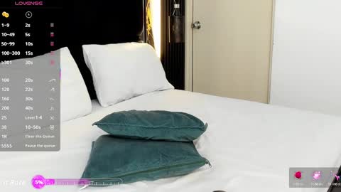 Snapshot of elliot_stone chatting on November 13, 2025, 2:21 am Elliot Stone online show from November 13, 2025, 2:21 am