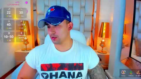 Snapshot of elliott_veelez chatting on November 28, 2025, 8:22 pm E L L I O T V E L E Z online show from November 28, 2025, 8:22 pm