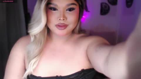 Snapshot of ellise_husson chatting on July 8, 2026, 4:17 am Ellise online show from July 8, 2026, 4:17 am