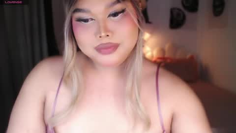 Snapshot of ellise_husson chatting on July 18, 2026, 3:27 pm Ellise online show from July 18, 2026, 3:27 pm