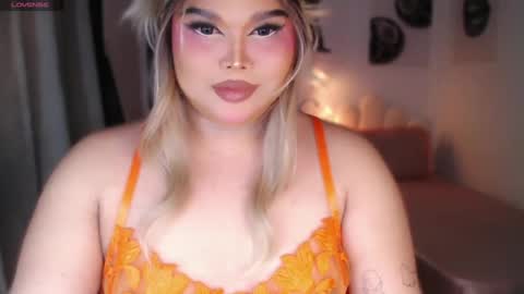Snapshot of ellise_husson chatting on July 19, 2026, 5:05 pm Ellise online show from July 19, 2026, 5:05 pm