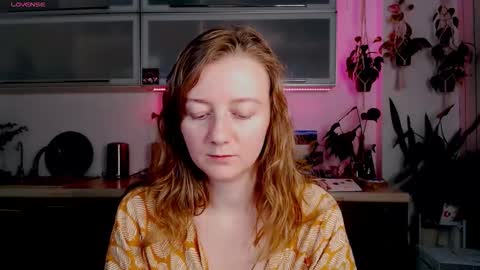 Snapshot of elly_helly chatting on December 14, 2025, 8:46 pm elly_helly online show from December 14, 2025, 8:46 pm