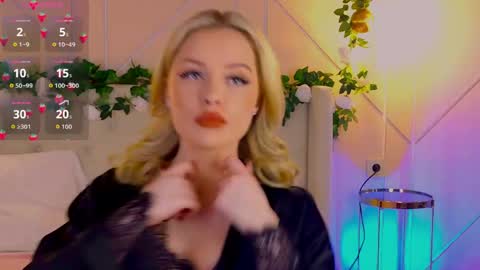 Elly Linn online show from April 23, 2026, 10:01 pm